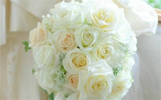 命里缺水取什么名字好(男孩命里缺水取什么名字好)