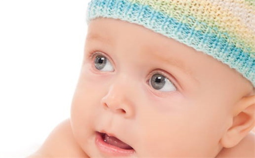 何姓男宝宝取什么名字好？334个清新自然名字推荐